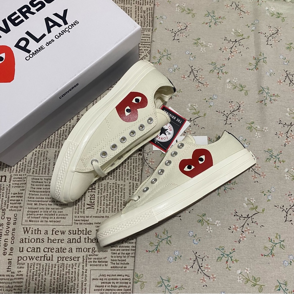 Comme des Garcons PLAY x Converse Low Top Sneakers